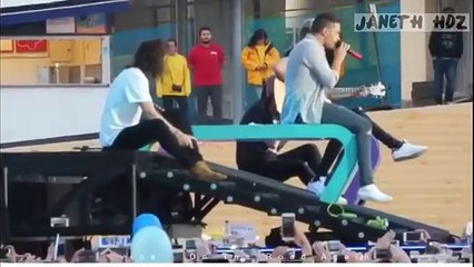 One Direction Funny Moments On The Road Again Tour [Subtitulado]