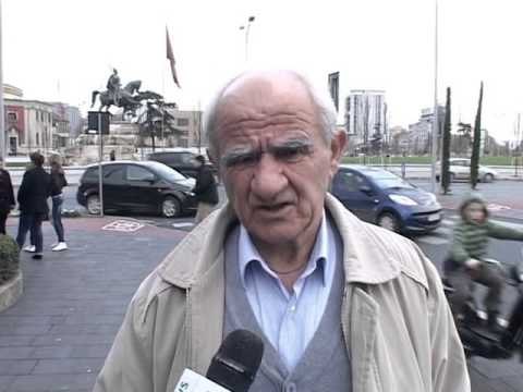 PENSIONISTET TE REVOLTUAR REAGOJNE ASHPER PAS VENDIMIT PER TE MOS I SHPERBLYER LAJM
