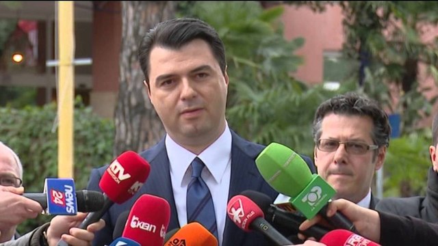 SEKRETARI JOHN KERRY TAKON KREUN E PARTISE DEMOKRATIKE LULZIM BASHA DHE 4 DEPUTETE LAJM