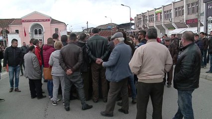 Protestë për mbifaturimin e ujit, Tahiri-Veliaj në ndihmë të banorëve - Top Channel Albania