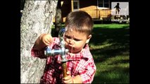 Toddler uses a drinking fountain for the first time - Funny - toddletale