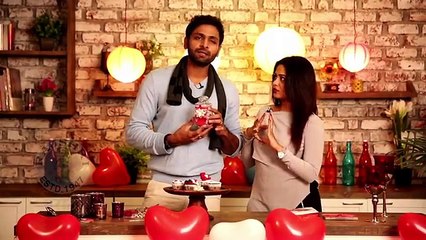 Tải video: Quick & Easy Ideas For Valentine's Day | Vaibhav Tatwawadi & Prarthana Behere | Mr & Mrs Sadachari (Comic FULL HD 720P)