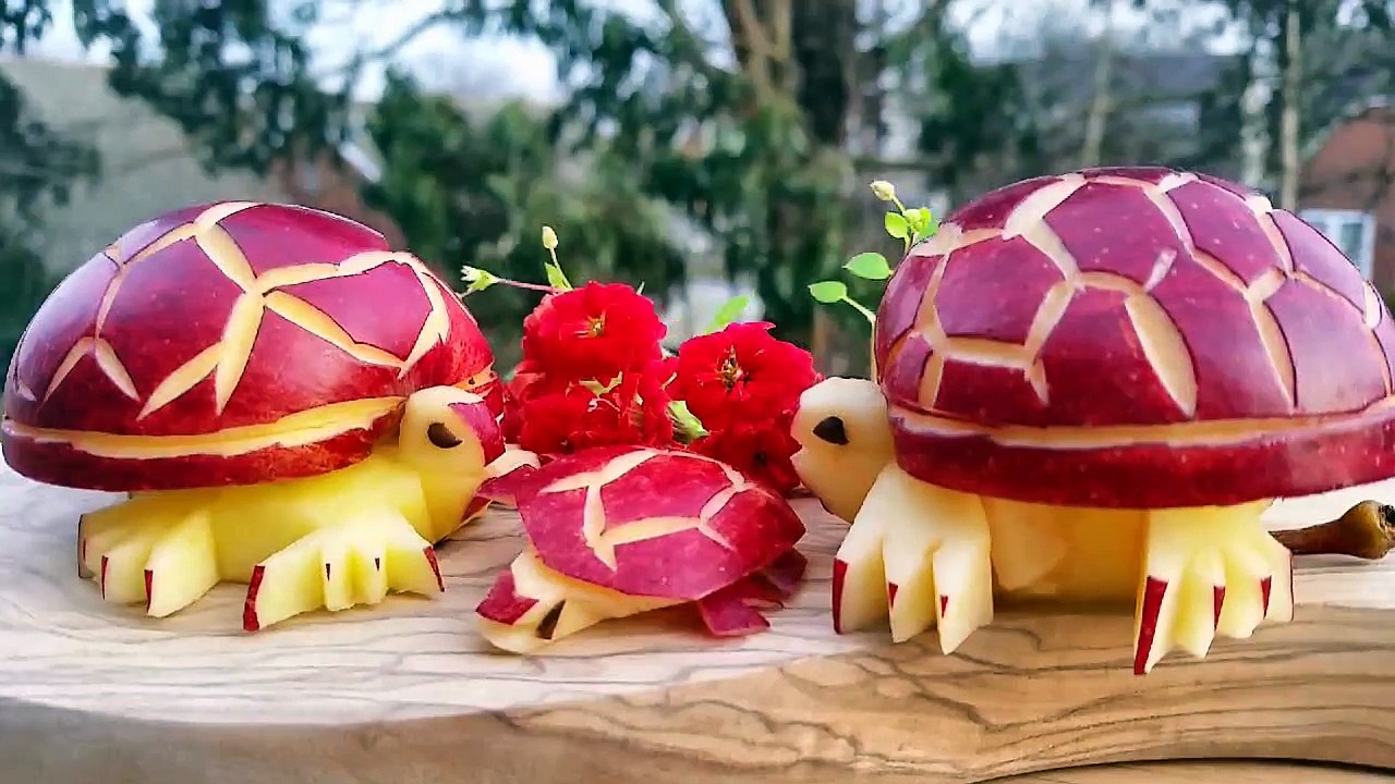 How to Make Apple Turtles - Red Tortoise - Fruit Carving Garnish - Food Art Decoration 新年紅龜 蘋果乌龟