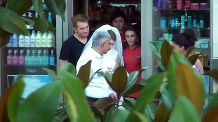 Çocukların taşladığı araçtaki gelin ve damat ölümden döndü