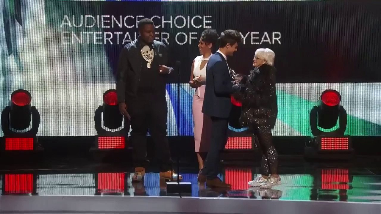 Cameron Dallas Wins Entertainer of the Year | The Streamy Awards | VH1