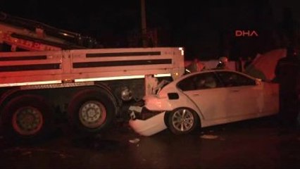 İzmir Lüks Otomobil Park Halindeki Vince Çarptı 2 Ölü