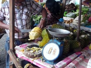 Как почистить ананас