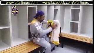 Pakistani Cricketer Sarfraz Ahmed Naat   Sarfraz Ahmed Reciting Naat   PSL 2016_(640x360)