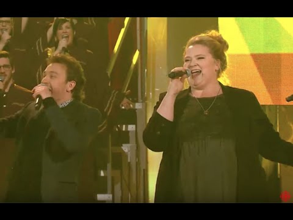 En direct de l’univers en prolongation - Debbie Lynch-White chante Aquarius pour Benoit McGinnis