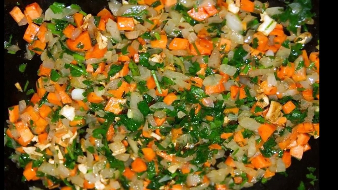 Жареная морковь с пастернаком и луком