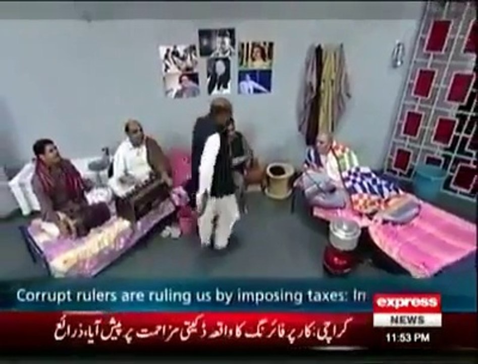 اگر آپ کا موڈ آف ہے تو آپ یہ وڈیو ضرور دیکھیں شرطیہ طور پر آپ مسکرانے پر مجبور ہو جائیں گے- Khbardar 2016 Express News