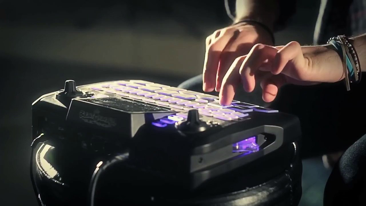 Moves Like Jagger - Maroon 5 (Sam Tsui)
