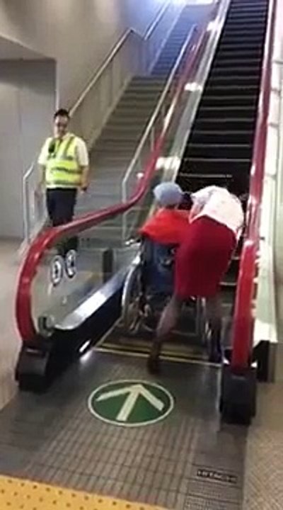Des escalators pour fauteuil roulant au Japon