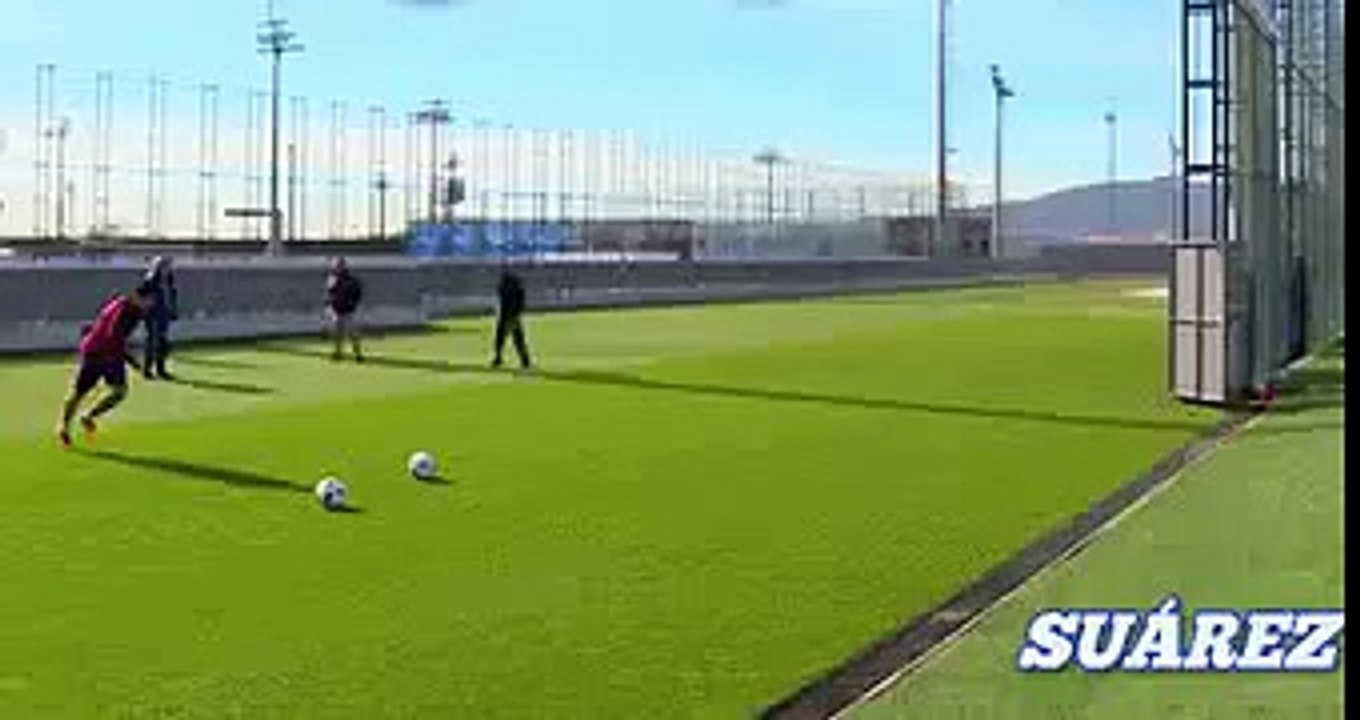 Nevjerovatan gol Suareza na treningu