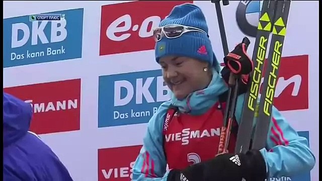 Биатлон 2015-2016.Награждение Юрловой КМ 6 этап 23.01.16. Пасьют. Цветочная церемония