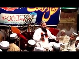 Peer Sahib Lambi Lambi Chorr Kar Apne Mureedon Ko Mamoon Banate Hue