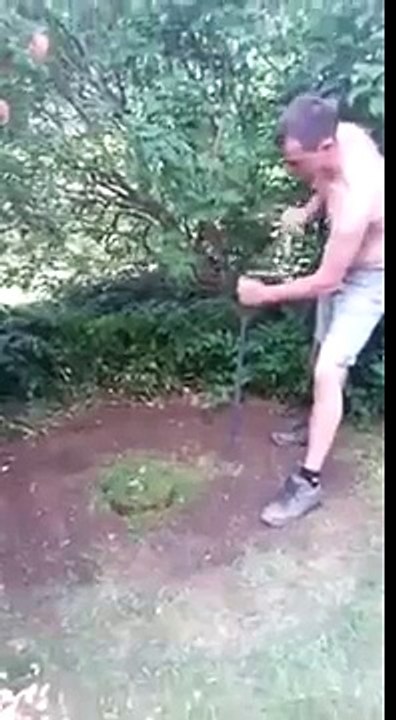 Funny Videos 2015 - This is how to hold your beer cold