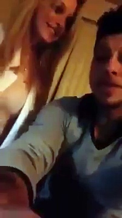 تونسي يحاول تعليم صديقته الأمريكية أغنية يا بنت السلطان بالدمووع