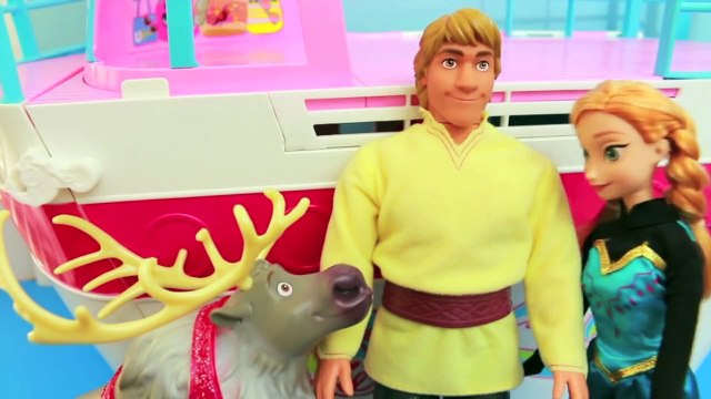 Frozen Anna and Kristoff AllToyColelctor go on a CRUISE Ship Disney Barbie Hans, Elsa, PLA