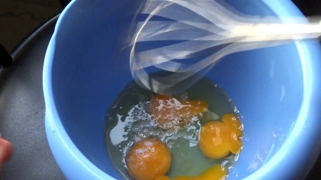 Как приготовить сырники из творога - видео рецепт