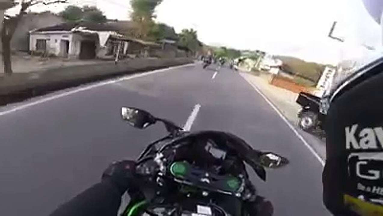Alay tak Berhelm Kena 'Semprot' Kawasaki H2