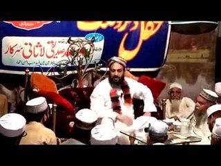 Скачать видео: میں نے بارش کے فرشتے کو کہا آج یہاں بارش مت کرنا میرا موڈ نہیں ہے ورنہ۔۔۔ یہ پیر صاحب لمبی لمبی چھوڑکر اپنے مریدوں کو ما