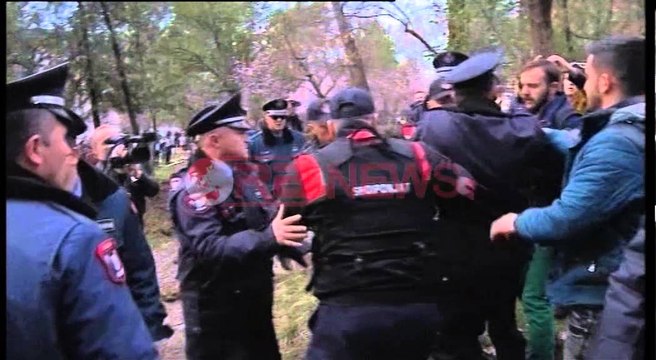 Ministri Tahiri kërkon lirimin nga detyra të policit që qëlloi me shuplakë qytetaren