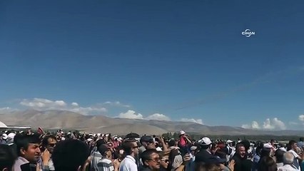 Niğde'de gösteri yapan Türk Yıldızları nefes kesti