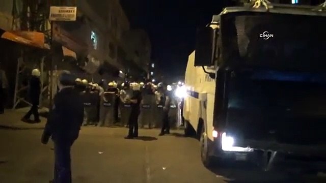 Yol kapatan örgüt yandaşlarına polis müdahale etti