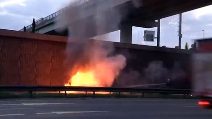 Polisten kaçan minibüs alev topuna döndü