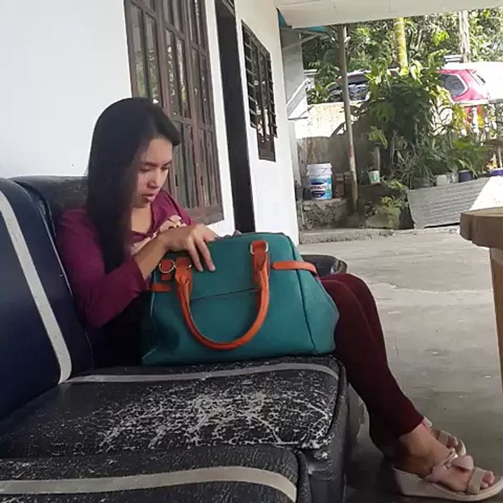 Cewek kalau angkat telpon ribet banget