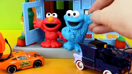 Disney Pixar Cars Celebrate Halloween as Halloween Car McQueen & Dracula Mater Haunted Man