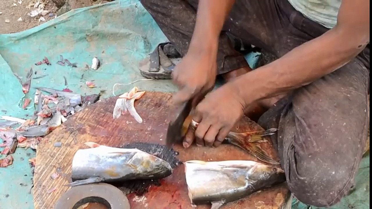 Street FOOD - Fish Cutting India - Fish Market India