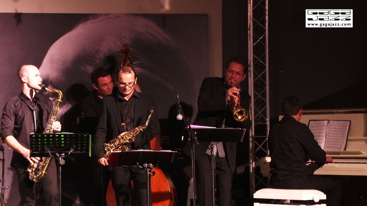 LITTLE BUZY par A LA MODE SEXTET