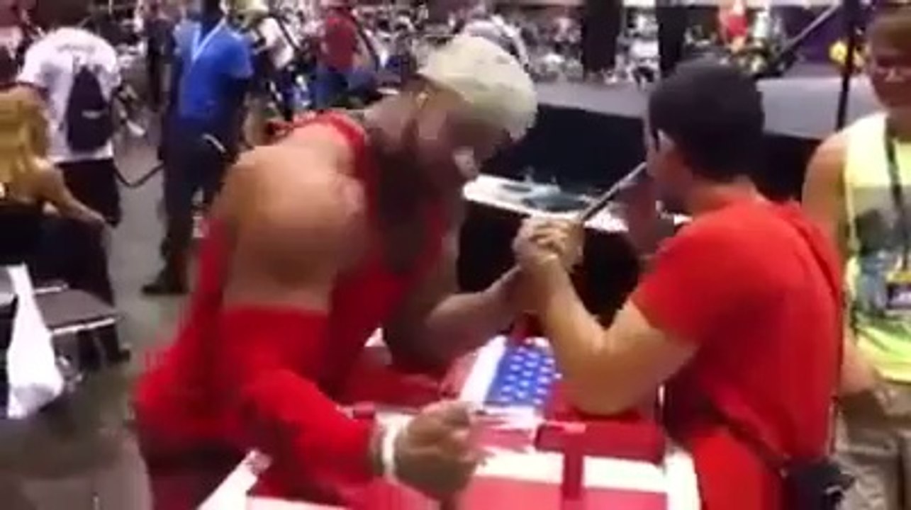 Tiny Arm Wrestler wins while taking selfie picture!