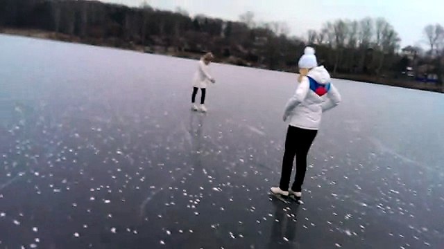 Катание на коньках по Дичковскому озеру 23.11.2014 г.Александров