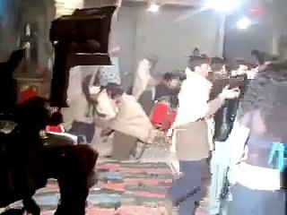 Girl vs man Fighting in a wedding party in pakistan