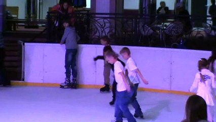 Когда не умеешь кататься на коньках -))