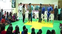 Akshay Kumar Beaten By Woman In Public In Self Defense-SM Vids