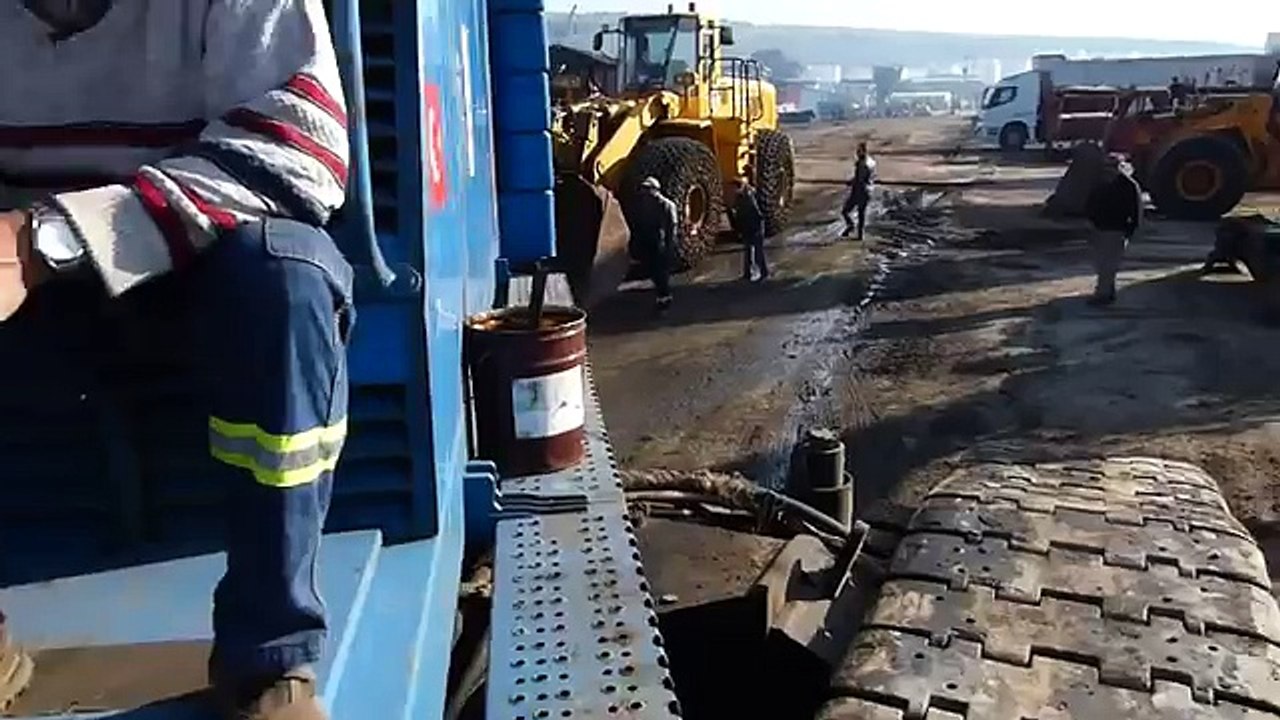 Корабль на полной скорости врезался в берег