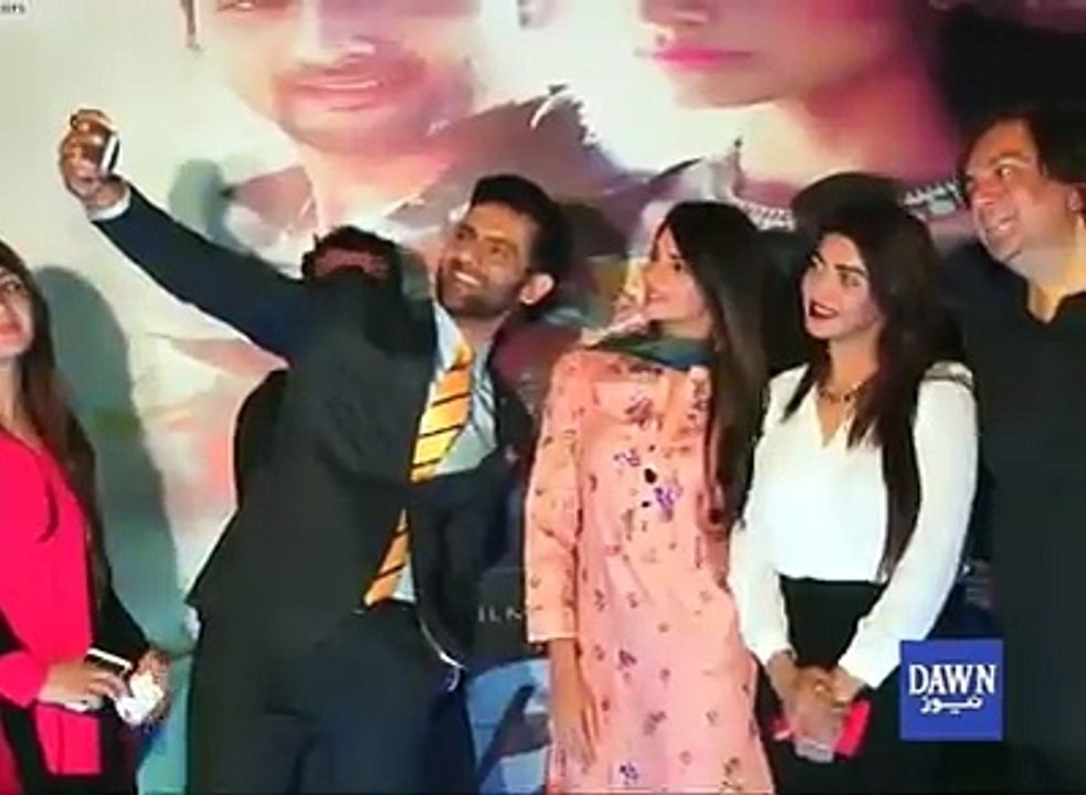 اسلام آباد میں فلم "بچانا" کے ستاروں کی ریڈ کارپٹ پر آمد نے دھوم مچا دیا - Pakistani movie 'BACHAANA' Stars at red carpet in Islamabad