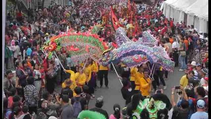 Indonesios de origen chino celebran un colorido festival para pedir deseos a los dioses