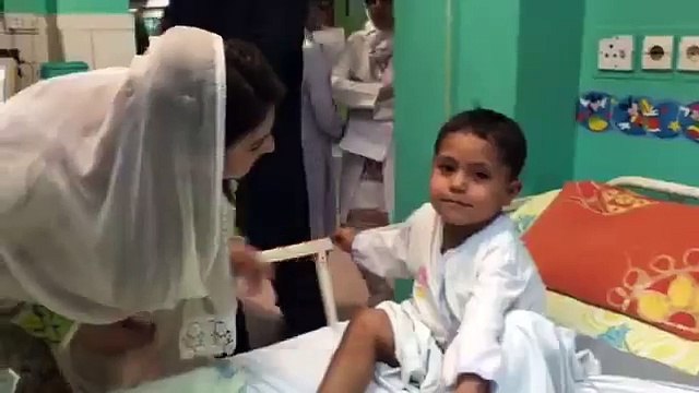 Reham Khan speaking Pashto with a child in today's Hospital visit