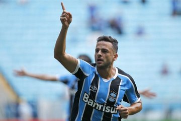 Video herunterladen: Grêmio sofre, mas com gol de Bobô, vence o Novo Hamburgo na Arena