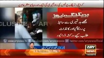 Ary News Headlines 15 February 2016 , Another Example Of Traffic Police Brutality