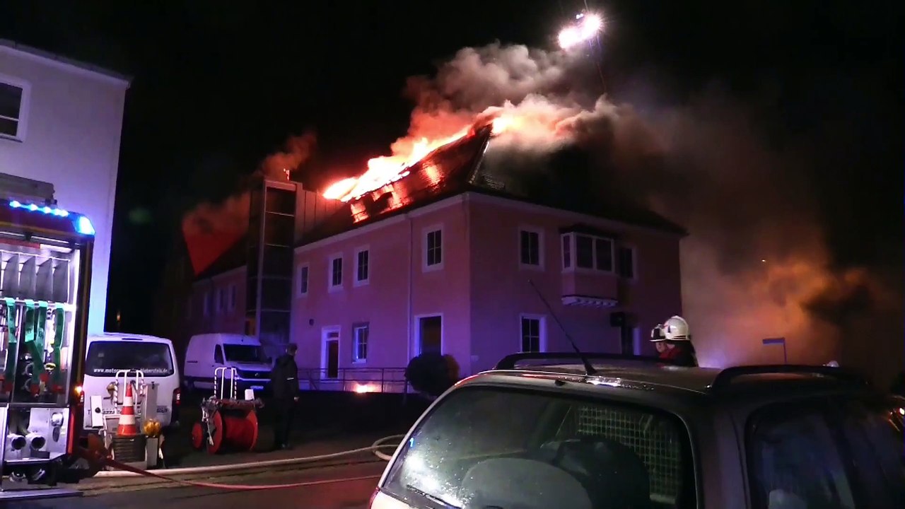 Allemagne : un centre pour réfugiés incendié, les habitants applaudissent