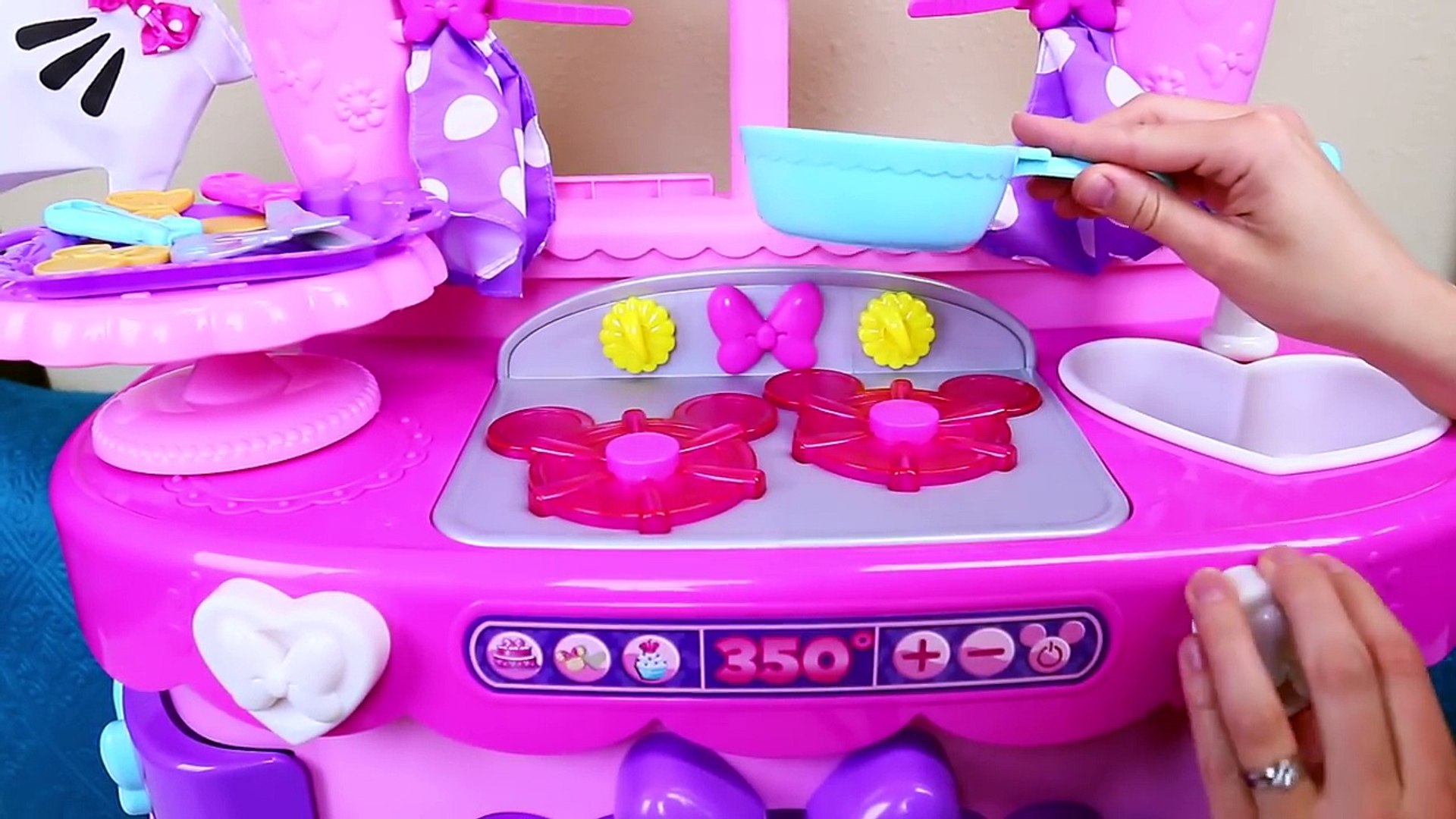 minnie mouse cooking set