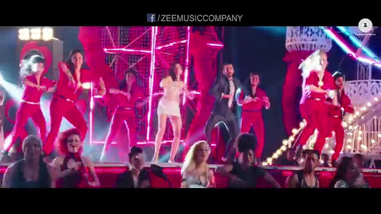 Paro _ Pyaar Ka Punchnama 2 _ Kartik, Nushrat, Sunny, Sonnalli, Omkar & Ishita