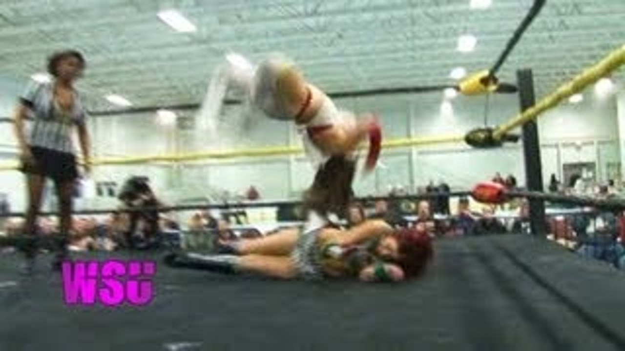 WSU - Veda Scott delivers a knockout kick to the face after Niya misses a standing moonsault - CZW