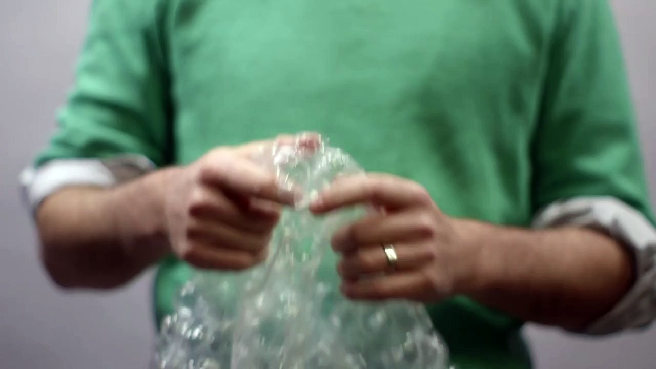 Here's what happens to your knuckles when you crack them